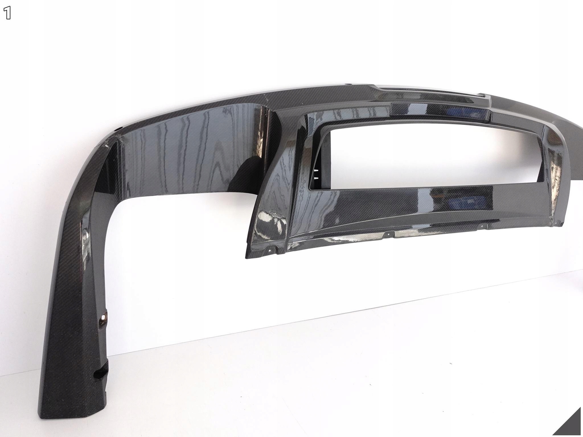 BENTLEY BENTAYGA 36A 15- CARBON ZDERZAK SPOILER DYFUZOR TYŁ USZKODZONY BENTLEY BENTAYGA 36A 15- CARBON ZDERZAK SPOILER DYFUZOR TYŁ USZKODZONY - obrazek 2