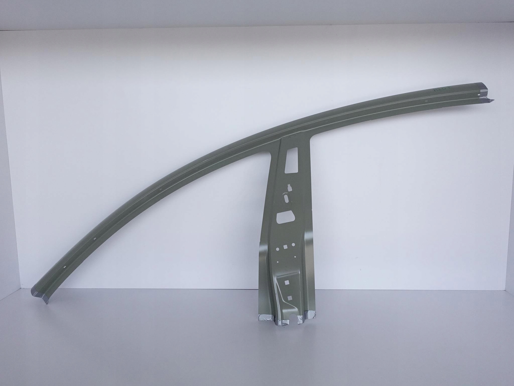 TESLA MODEL 3 17- SŁUPEK DACHOWY POSZYCIE LEWY TESLA MODEL 3 17- SŁUPEK DACHOWY POSZYCIE LEWY