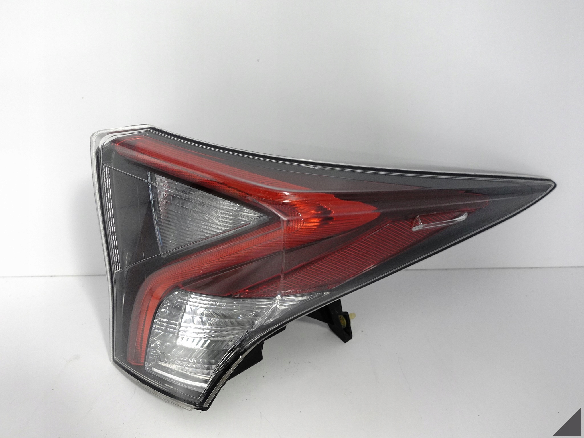 TOYOTA PRIUS IV XW50 HYBRID 15-19 LAMPA LED PRAWA TYŁ EUROPA 81550-47283 TOYOTA PRIUS IV XW50 HYBRID 15-19 LAMPA LED PRAWA TYŁ EUROPA 81550-47283