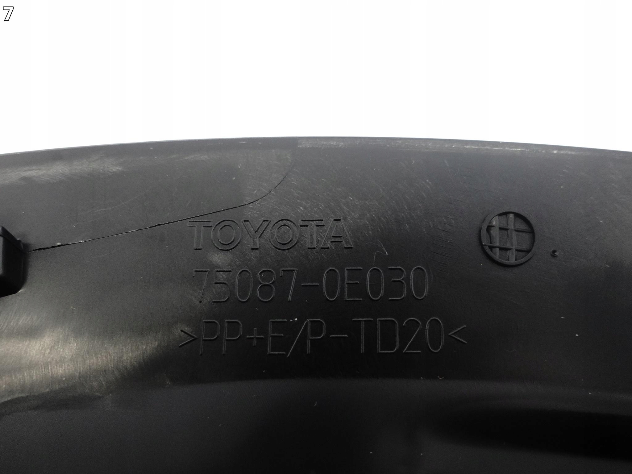 TOYOTA HIGHLANDER IV 4 19- LISTWA NA BŁOTNIK PRAWA TYŁ TOYOTA HIGHLANDER IV 4 19- LISTWA NA BŁOTNIK PRAWA TYŁ - obrazek 8