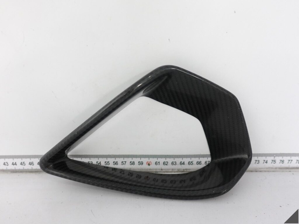 BMW 8 G14 G15 G16 M-PAKIET 18-22 KRATKA ZAŚLEPKA ZDERZAK PRAWA PRZÓD CARBON BMW 8 G14 G15 G16 M-PAKIET 18-22 KRATKA ZAŚLEPKA ZDERZAK PRAWA PRZÓD CARBON