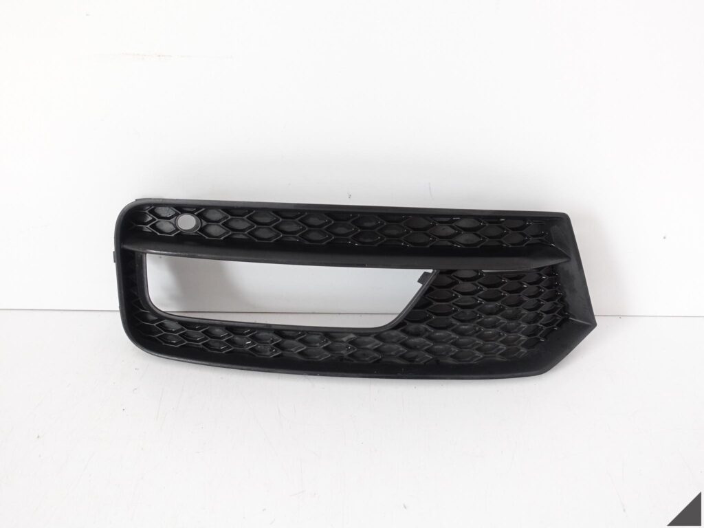 AUDI A1 I 8X0 LIFT 14-18 KRATKA W ZDERZAK PRAWA PRZÓD ATRAPA 8XA807682C