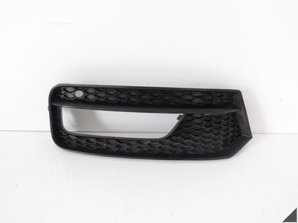 AUDI A1 I 8X0 LIFT 14-18 KRATKA W ZDERZAK PRAWA PRZÓD ATRAPA 8XA807682C AUDI A1 I 8X0 LIFT 14-18 KRATKA W ZDERZAK PRAWA PRZÓD ATRAPA 8XA807682C