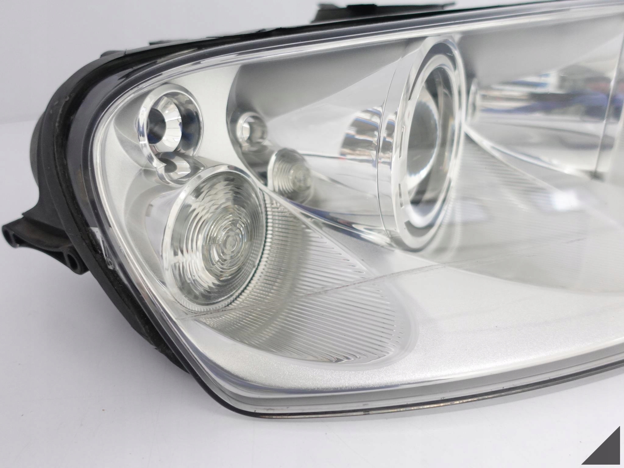 VW TOUAREG I 7L6 02-06 LAMPA XENON PRAWA EU VW TOUAREG I 7L6 02-06 LAMPA XENON PRAWA EU - obrazek 3