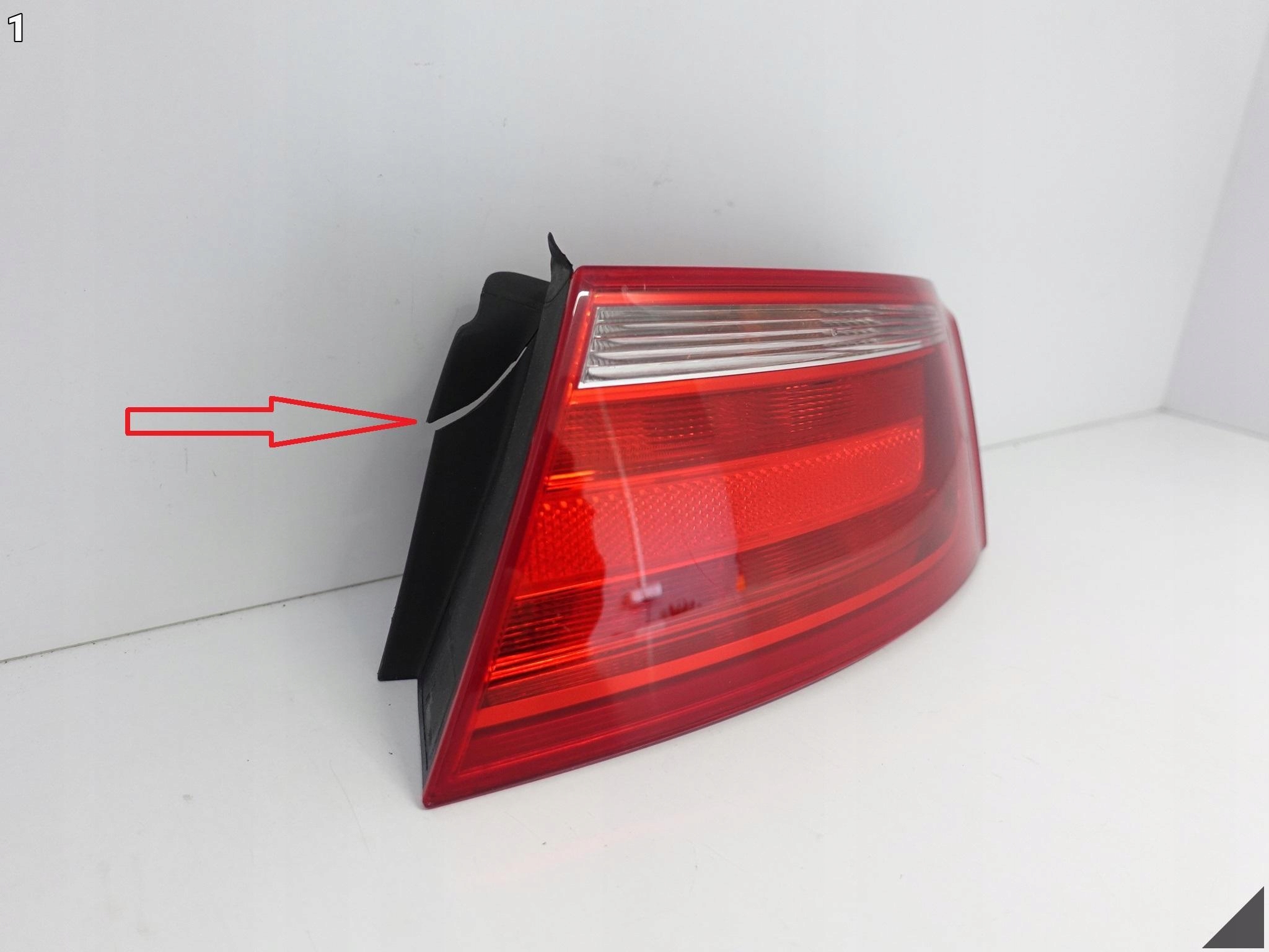 AUDI A5 S5 RS5 8T0 07-11 LAMPA PRAWA TYŁ ZWYKŁA ŻARÓWKA EU 8T0945096 AUDI A5 S5 RS5 8T0 07-11 LAMPA PRAWA TYŁ ZWYKŁA ŻARÓWKA EU 8T0945096 - obrazek 2