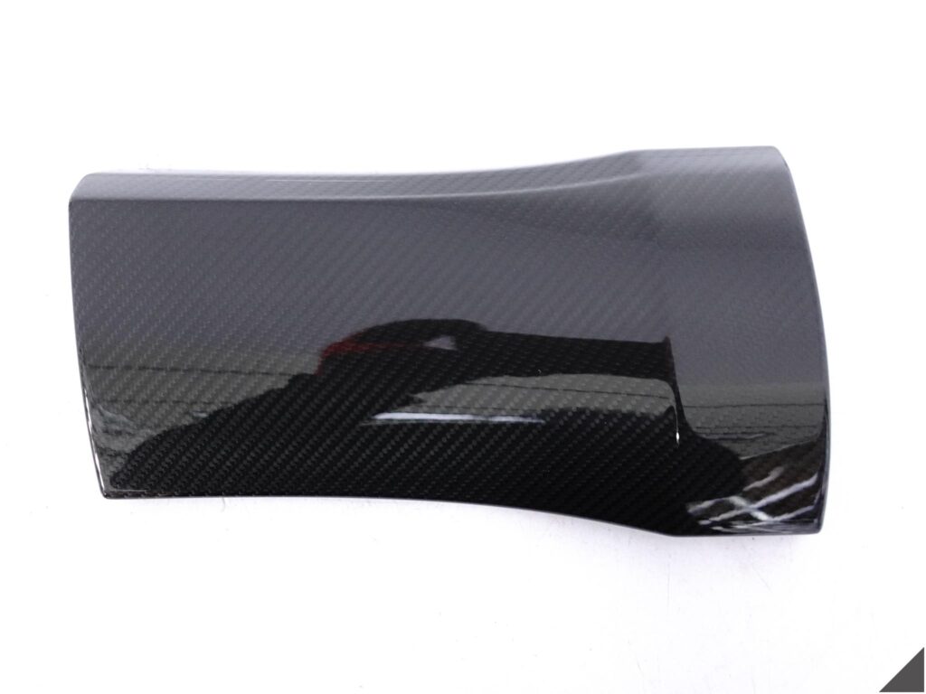 ASTON MARTIN DBX 20- DOLNA LISTWA NAKŁADKA PRÓG BŁOTNIK PRAWA PRZÓD CARBON