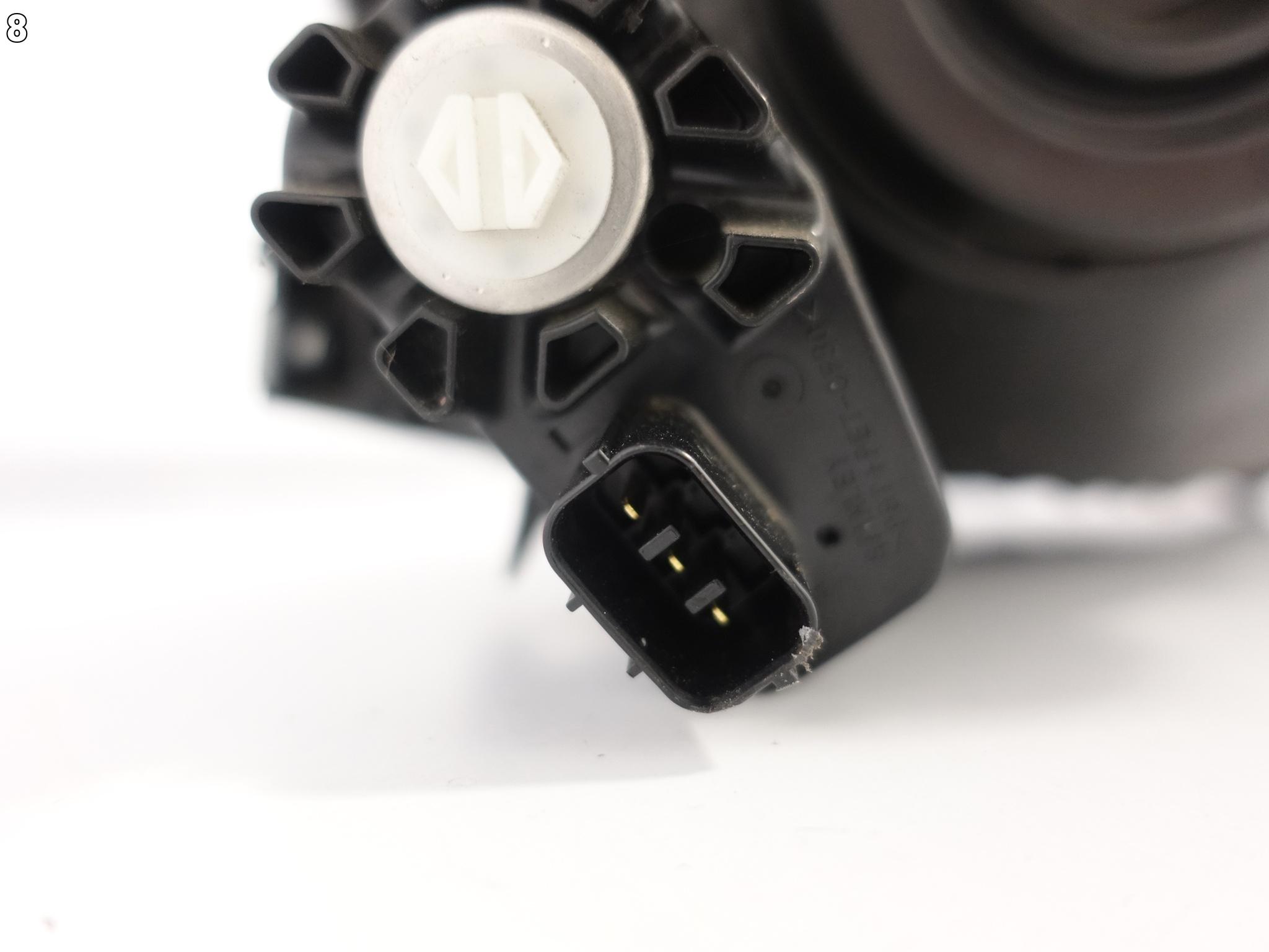 SUZUKI SWIFT MK7 IV 4 10-17 LAMPA ZWYKŁA HALOGEN LEWA PRZÓD EUROPA B.ŁADNA SUZUKI SWIFT MK7 IV 4 10-17 LAMPA ZWYKŁA HALOGEN LEWA PRZÓD EUROPA B.ŁADNA - obrazek 9