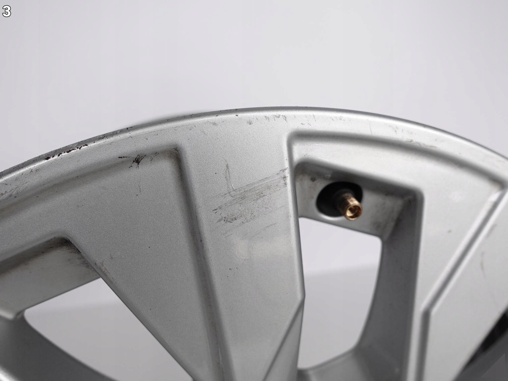 AUDI A3 8Y0 FELGA 7,5JX16 ET43 8Y0601025T 5X112 AUDI A3 8Y0 FELGA 7,5JX16 ET43 8Y0601025T 5X112 - obrazek 4
