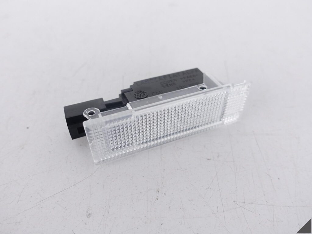 FERRARI ROMA F169 SF90 F173 MONZA LAMPKA OŚWIETLENIE LED TAPICERKI DRZWI