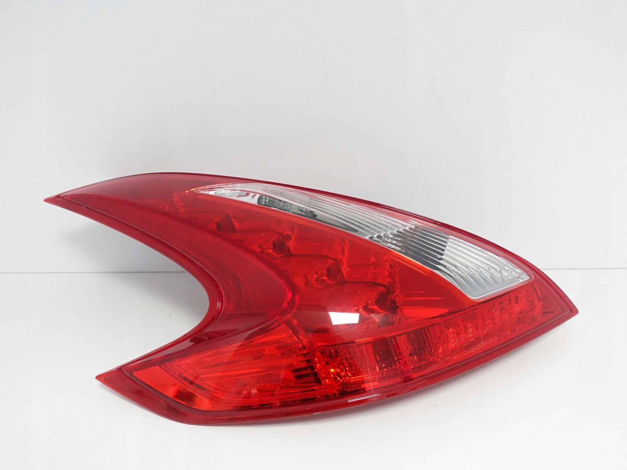 NISSAN 370Z 09-20 LAMPA LED LEWA TYŁ EU NISSAN 370Z 09-20 LAMPA LED LEWA TYŁ EU