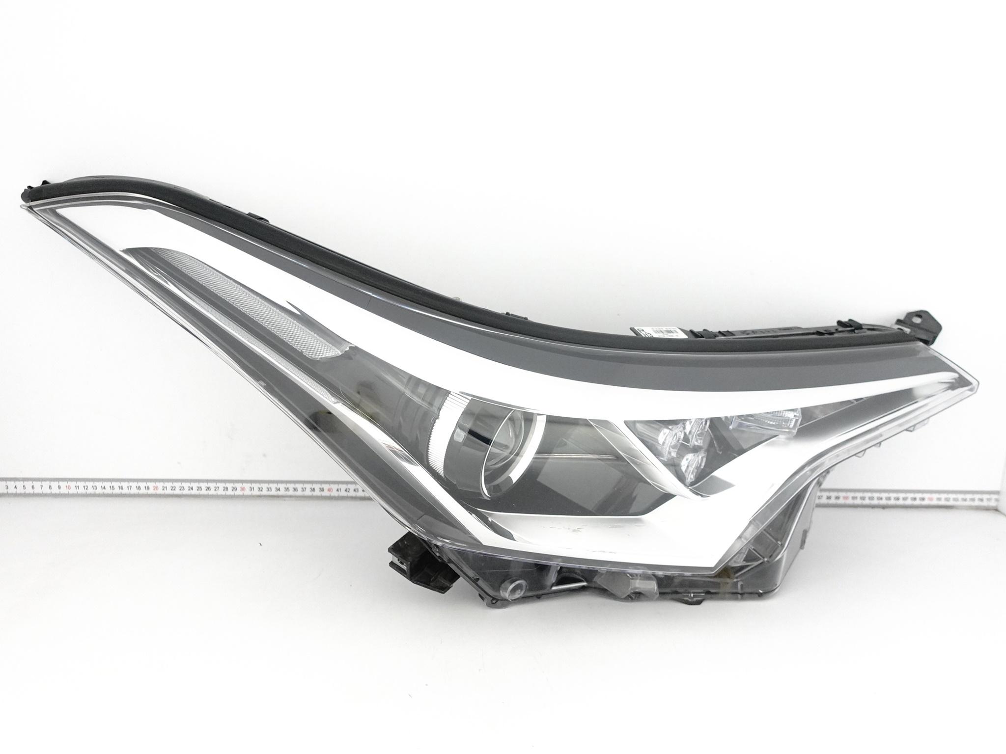 TOYOTA C-HR CHR 16-19 LAMPA PRAWA ZWYKŁA SOCZEWKA + LED EUROPA TOYOTA C-HR CHR 16-19 LAMPA PRAWA ZWYKŁA SOCZEWKA + LED EUROPA