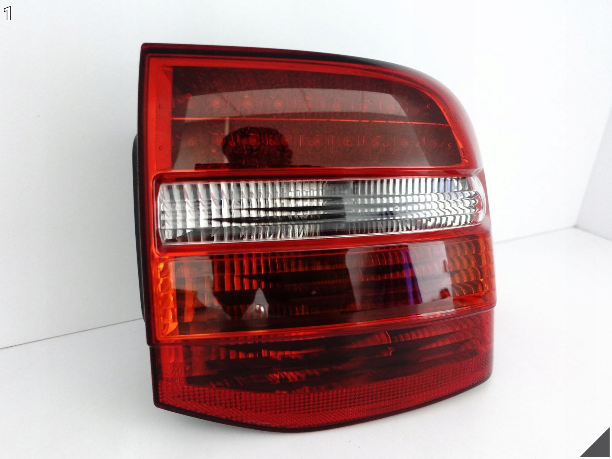 PORSCHE CAYENNE 7L5 957 LIFT 07-10 LAMPA LED W BŁOTNIK PRAWA TYŁ EUROPA PORSCHE CAYENNE 7L5 957 LIFT 07-10 LAMPA LED W BŁOTNIK PRAWA TYŁ EUROPA - obrazek 2