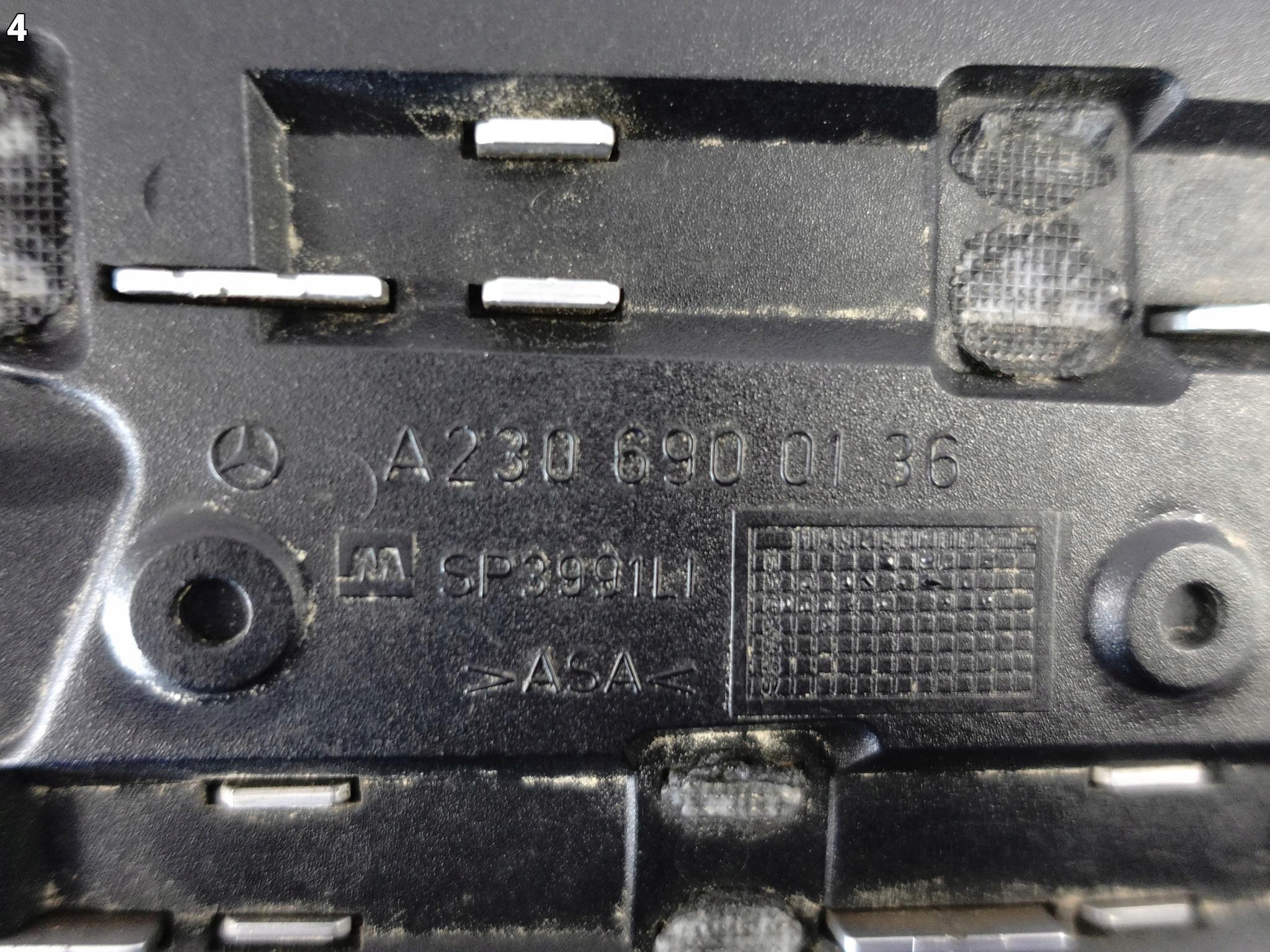 MERCEDES SL R230 01-06 KRATKA NAKŁADKA W BŁOTNIK LEWA PRZÓD A2306900136 MERCEDES SL R230 01-06 KRATKA NAKŁADKA W BŁOTNIK LEWA PRZÓD A2306900136 - obrazek 5