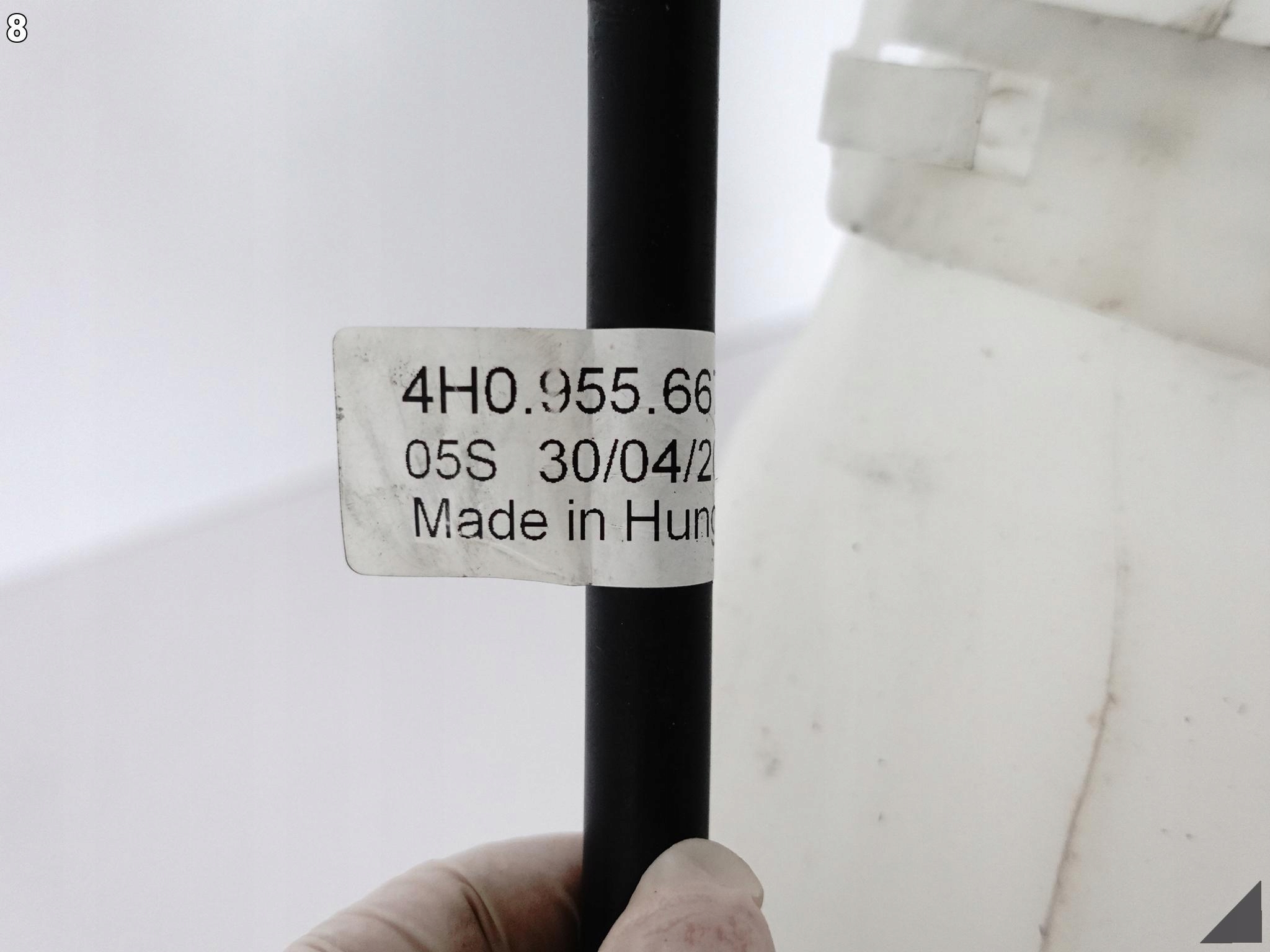 AUDI A8 S8 4H0 D4 LIFT 09-17 ZBIORNICZEK SPRYSKIWACZY POMPKI 4H0955451B AUDI A8 S8 4H0 D4 LIFT 09-17 ZBIORNICZEK SPRYSKIWACZY POMPKI 4H0955451B - obrazek 9