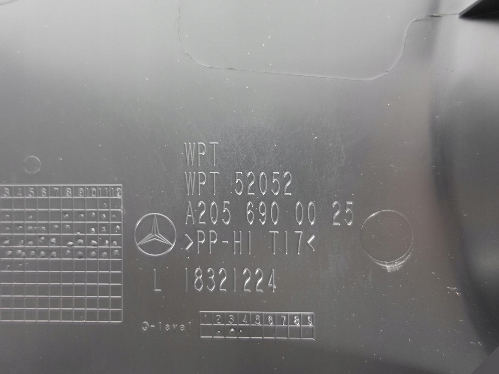 MERCEDES C-KLASA W205 OSŁONA SŁUPKA LEWA TYŁ MERCEDES C-KLASA W205 OSŁONA SŁUPKA LEWA TYŁ - obrazek 3