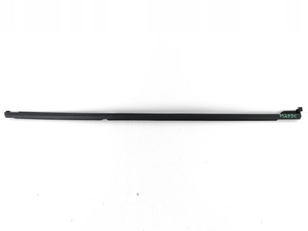 SKODA FABIA III 3 6V0 LIFT 15-20 LISTWA ZGARNIAJĄCA SZYBY DRZWI PRAWA PRZÓD SKODA FABIA III 3 6V0 LIFT 15-20 LISTWA ZGARNIAJĄCA SZYBY DRZWI PRAWA PRZÓD