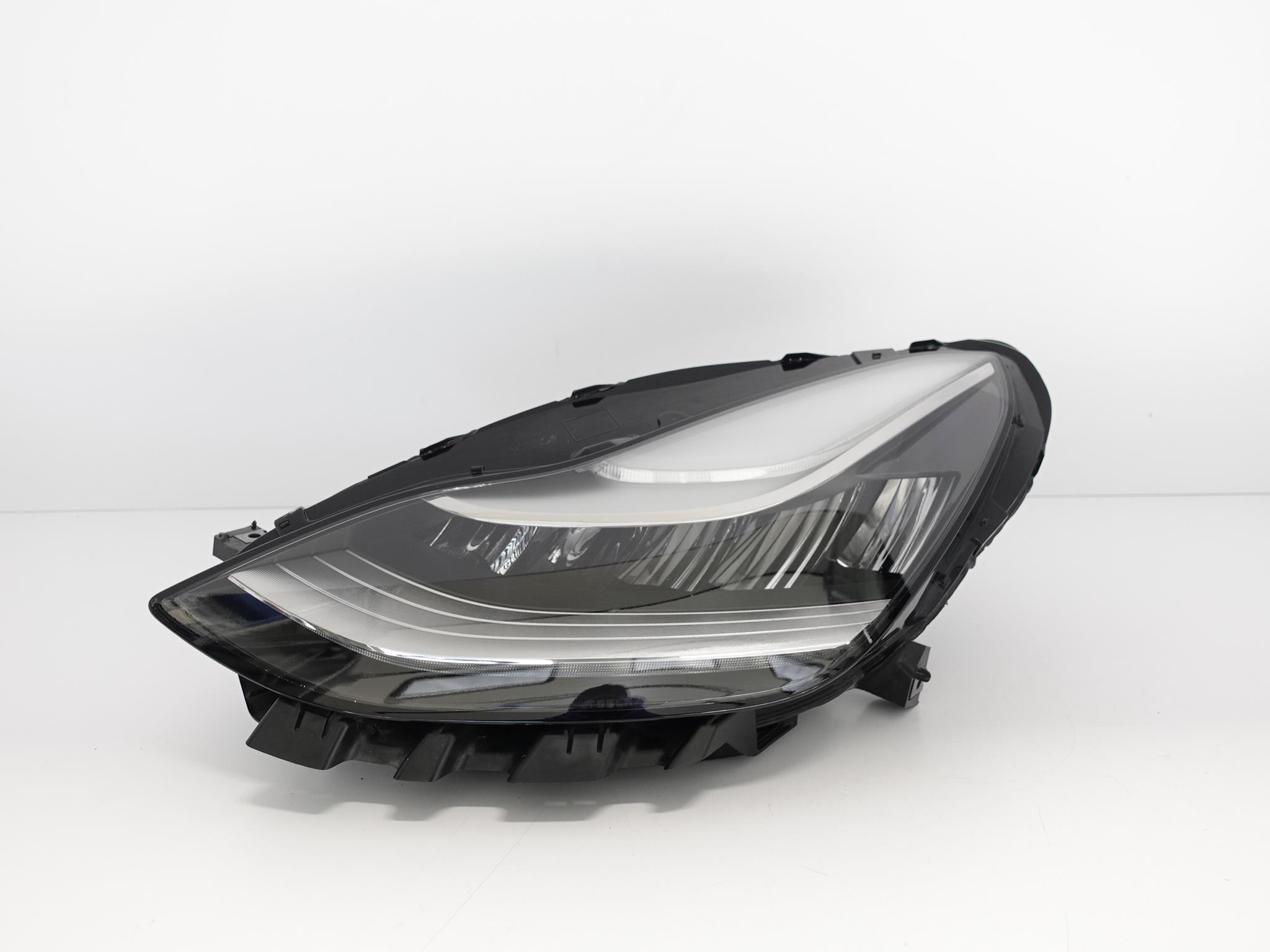 TESLA MODEL 3 17- FULL LED LAMPA LEWA PRZÓD EU TESLA MODEL 3 17- FULL LED LAMPA LEWA PRZÓD EU
