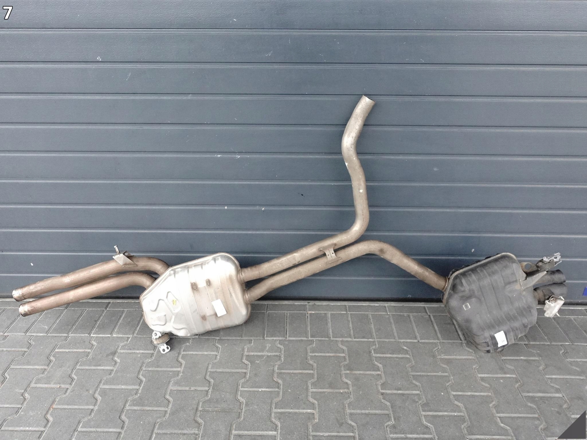 AUDI RS7 4G8 C7 LIFT 15-18 RURA WYDECH TŁUMIK LEWY TYŁ 4.0 TFSI 78 KM AUDI RS7 4G8 C7 LIFT 15-18 RURA WYDECH TŁUMIK LEWY TYŁ 4.0 TFSI 78 KM - obrazek 8