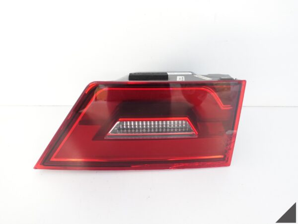 JAGUAR E-PACE X540 17- LED W KLAPE LEWA TYŁ EUROPA JAGUAR E-PACE X540 17- LED W KLAPE LEWA TYŁ EUROPA