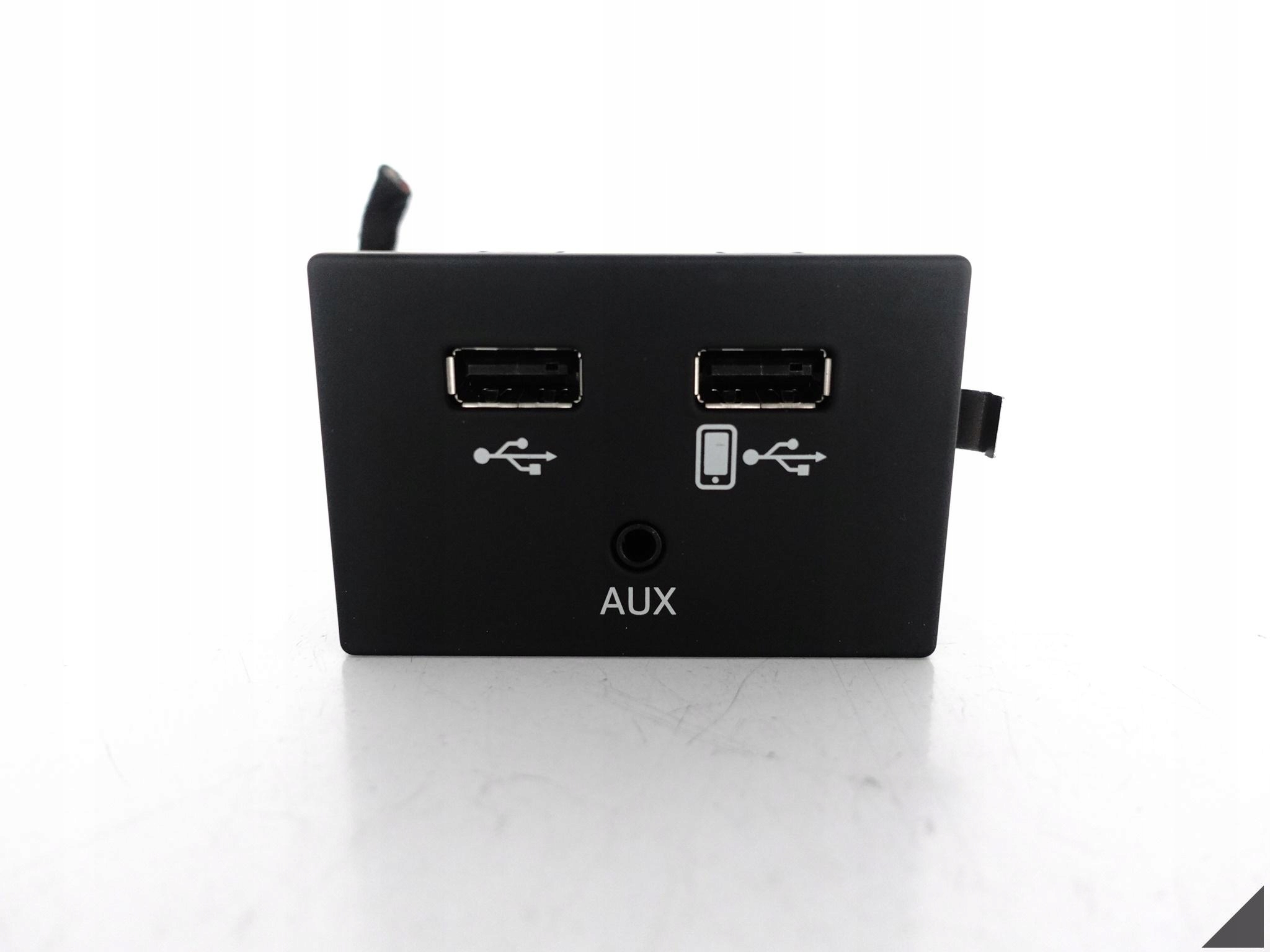 AUDI A6 S6 4G0 C7 LIFT 14-18 GNIAZDO PORT USB AUX AUDI A6 S6 4G0 C7 LIFT 14-18 GNIAZDO PORT USB AUX