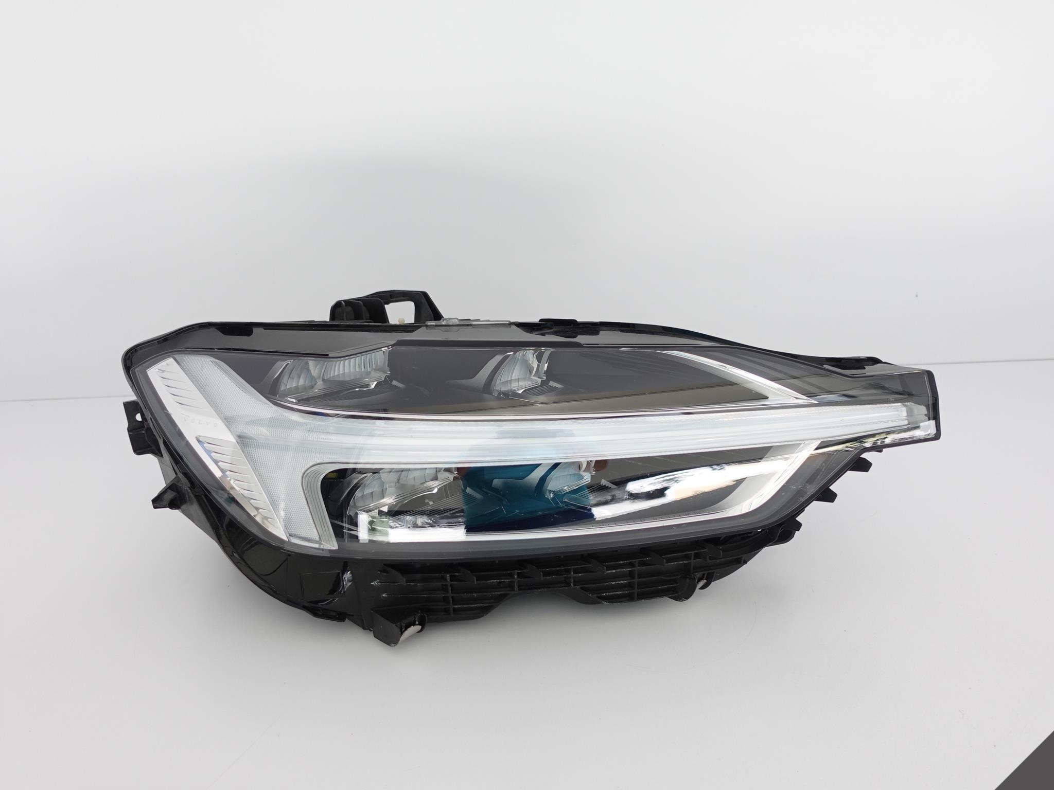 VOLVO XC60 II 2 17- LAMPA FULL LED SYSTEM PRAWA EU VOLVO XC60 II 2 17- LAMPA FULL LED SYSTEM PRAWA EU