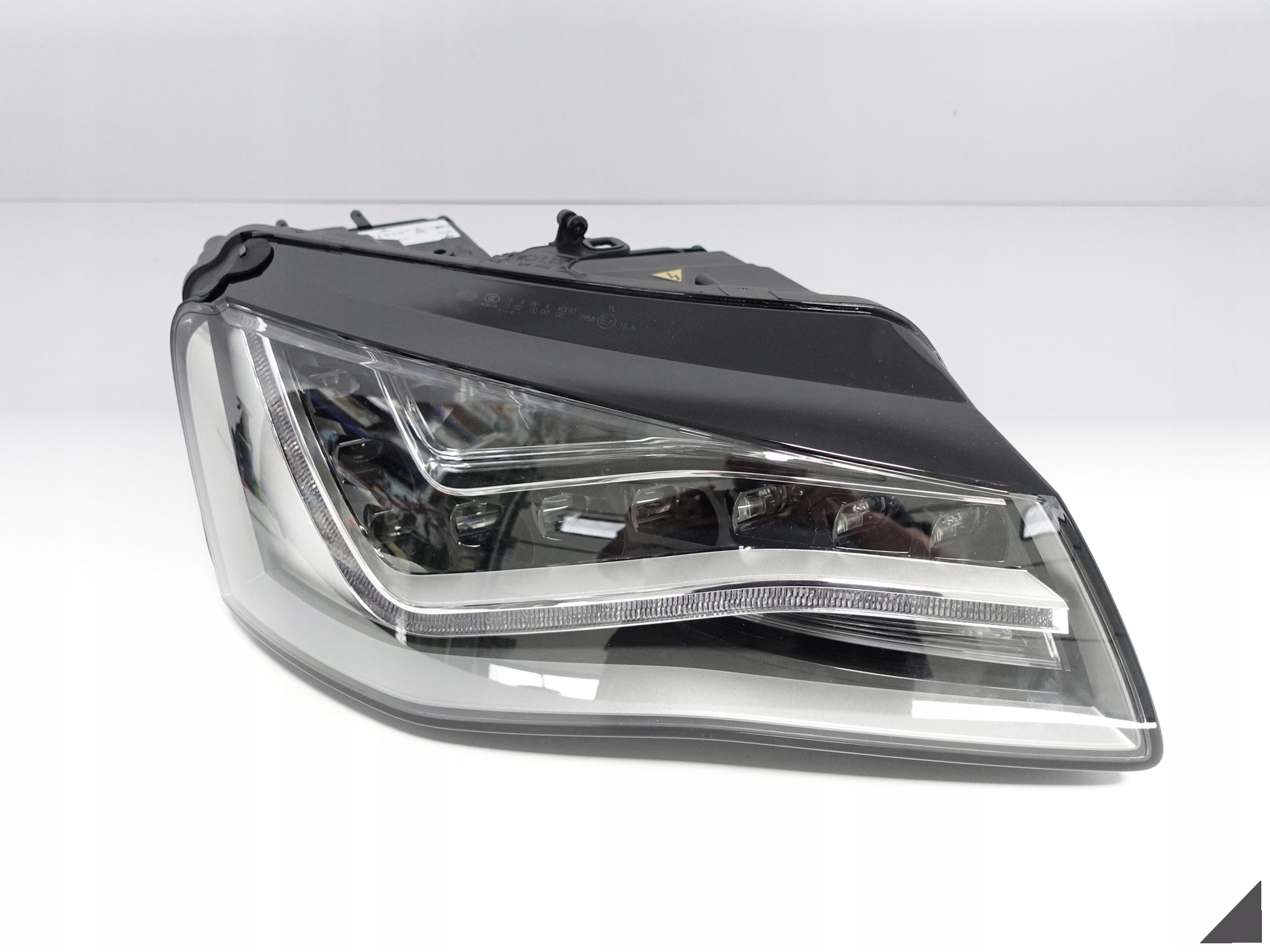 AUDI A8 S8 D4 4H0 09-13 FULL LED LAMPA NOWA HELLA AUDI A8 S8 D4 4H0 09-13 FULL LED LAMPA NOWA HELLA