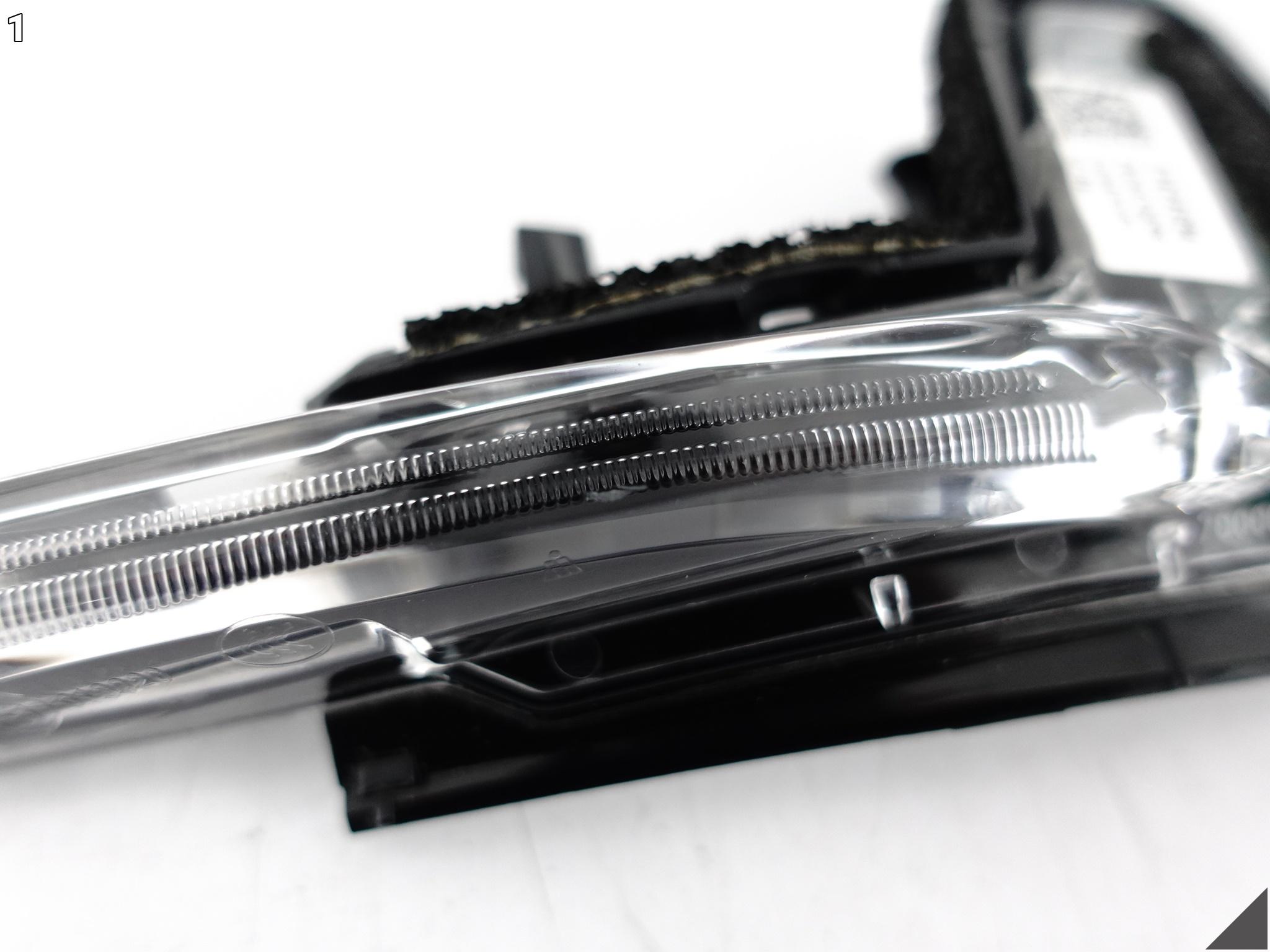 VOLVO XC60 XC90 II S90 V90 KIERUNKOWSKAZ MIGACZ W LUSTERKO LED PRAWY VOLVO XC60 XC90 II S90 V90 KIERUNKOWSKAZ MIGACZ W LUSTERKO LED PRAWY - obrazek 2