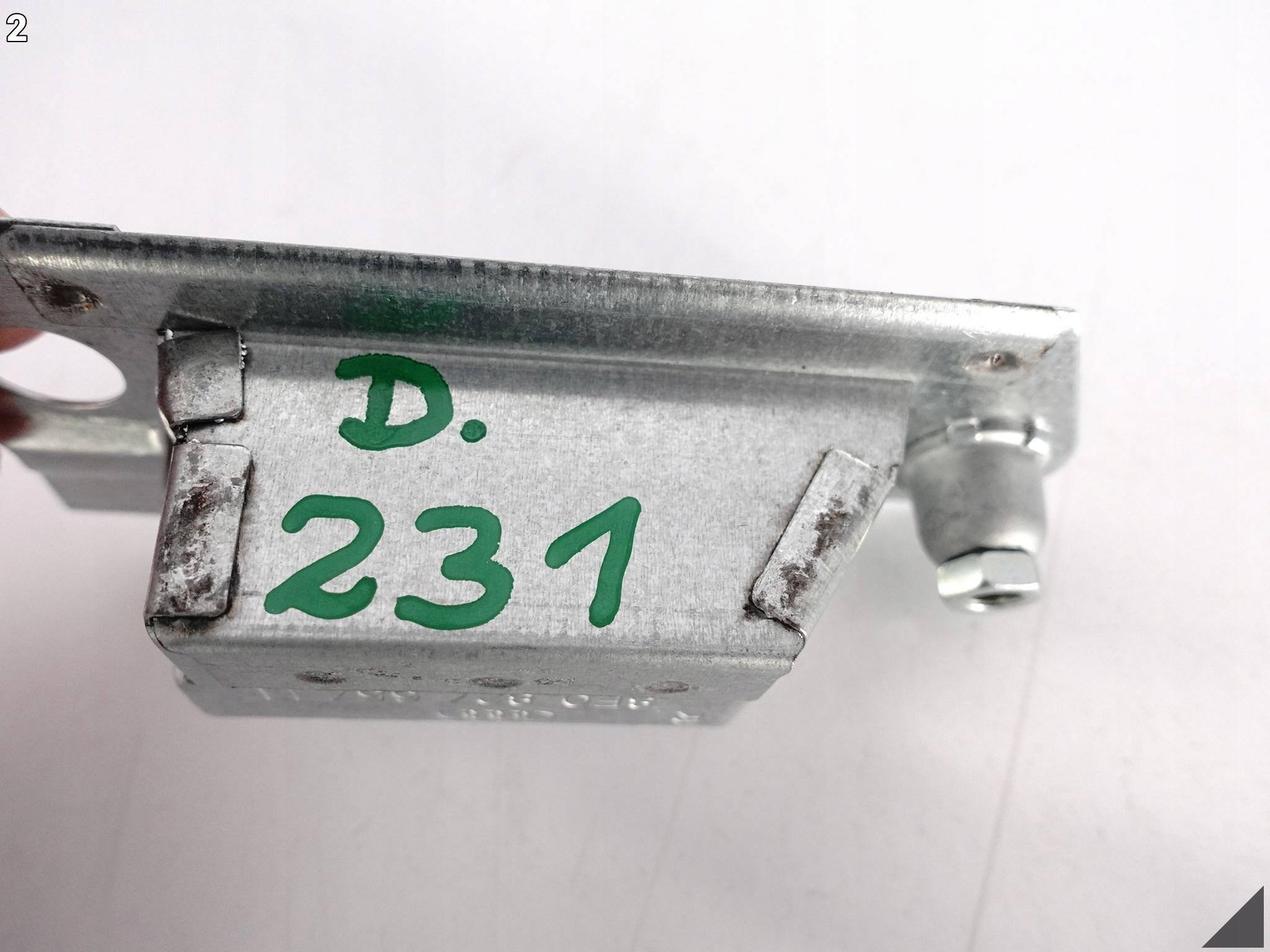 AUDI A8 S8 4H0 A3 8V0 A6 4F0 A5 8F0 OSŁONA ŚLIZG OŚWIETLENIA TABLICY PRAWA AUDI A8 S8 4H0 A3 8V0 A6 4F0 A5 8F0 OSŁONA ŚLIZG OŚWIETLENIA TABLICY PRAWA - obrazek 3