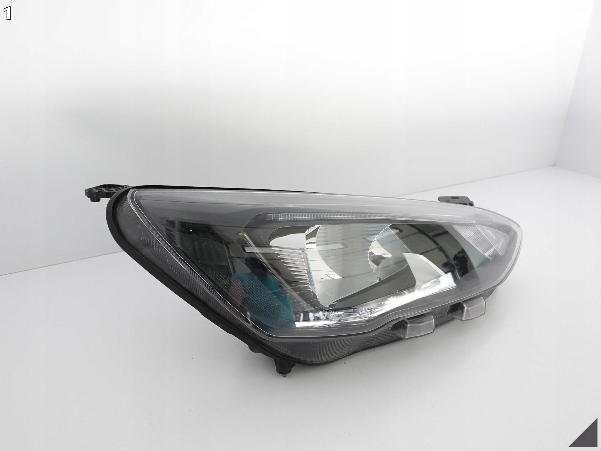 FORD FOCUS IV MK4 18- LAMPA ZWYKŁA+LED PRAWA EU FORD FOCUS IV MK4 18- LAMPA ZWYKŁA+LED PRAWA EU - obrazek 2