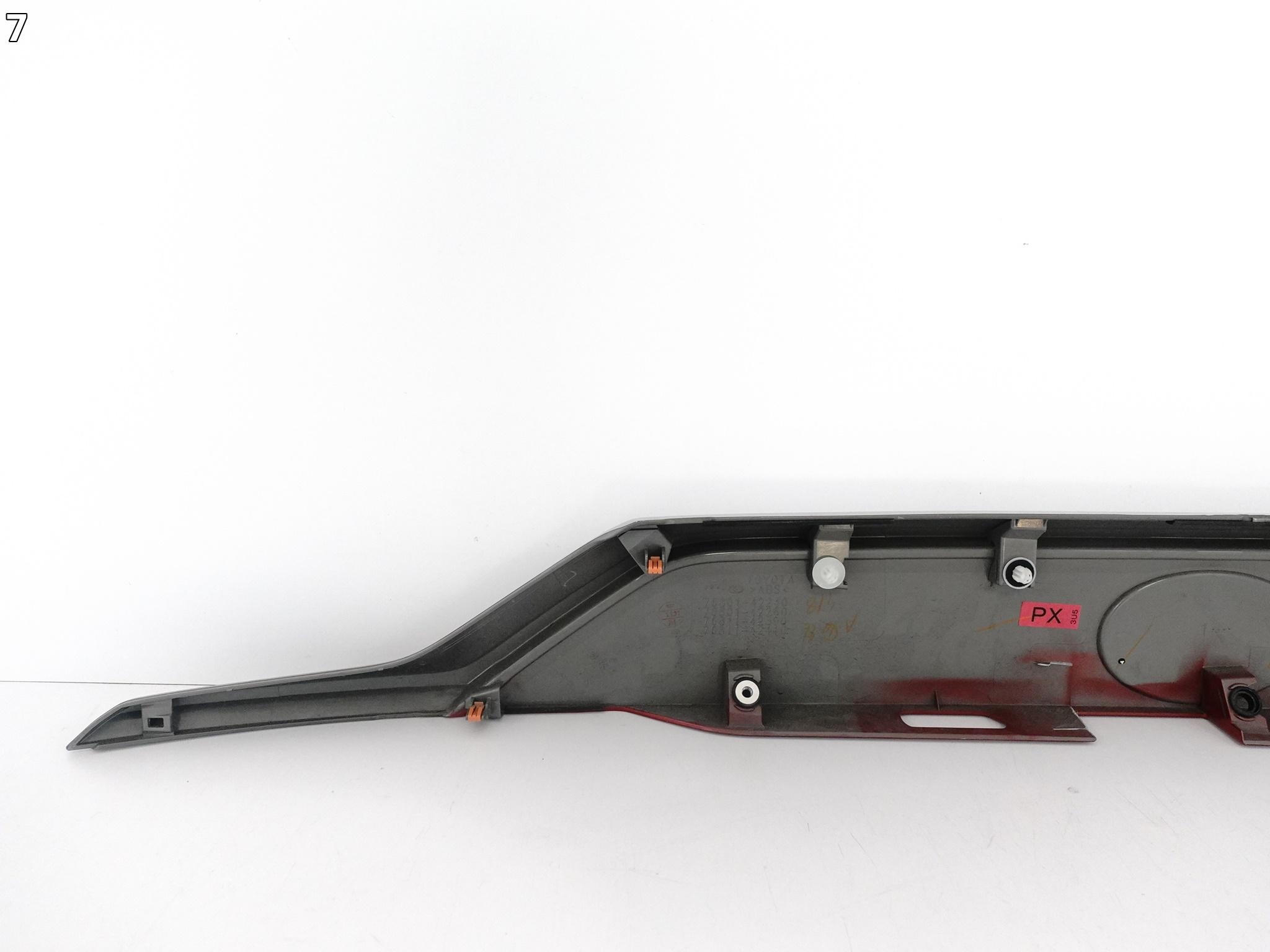 TOYOTA RAV4 V 5 19- BLENDA LISTWA KLAPY POKRYWY BAGAŻNIKA CHROM LOGO 3U5 TOYOTA RAV4 V 5 19- BLENDA LISTWA KLAPY POKRYWY BAGAŻNIKA CHROM LOGO 3U5 - obrazek 8
