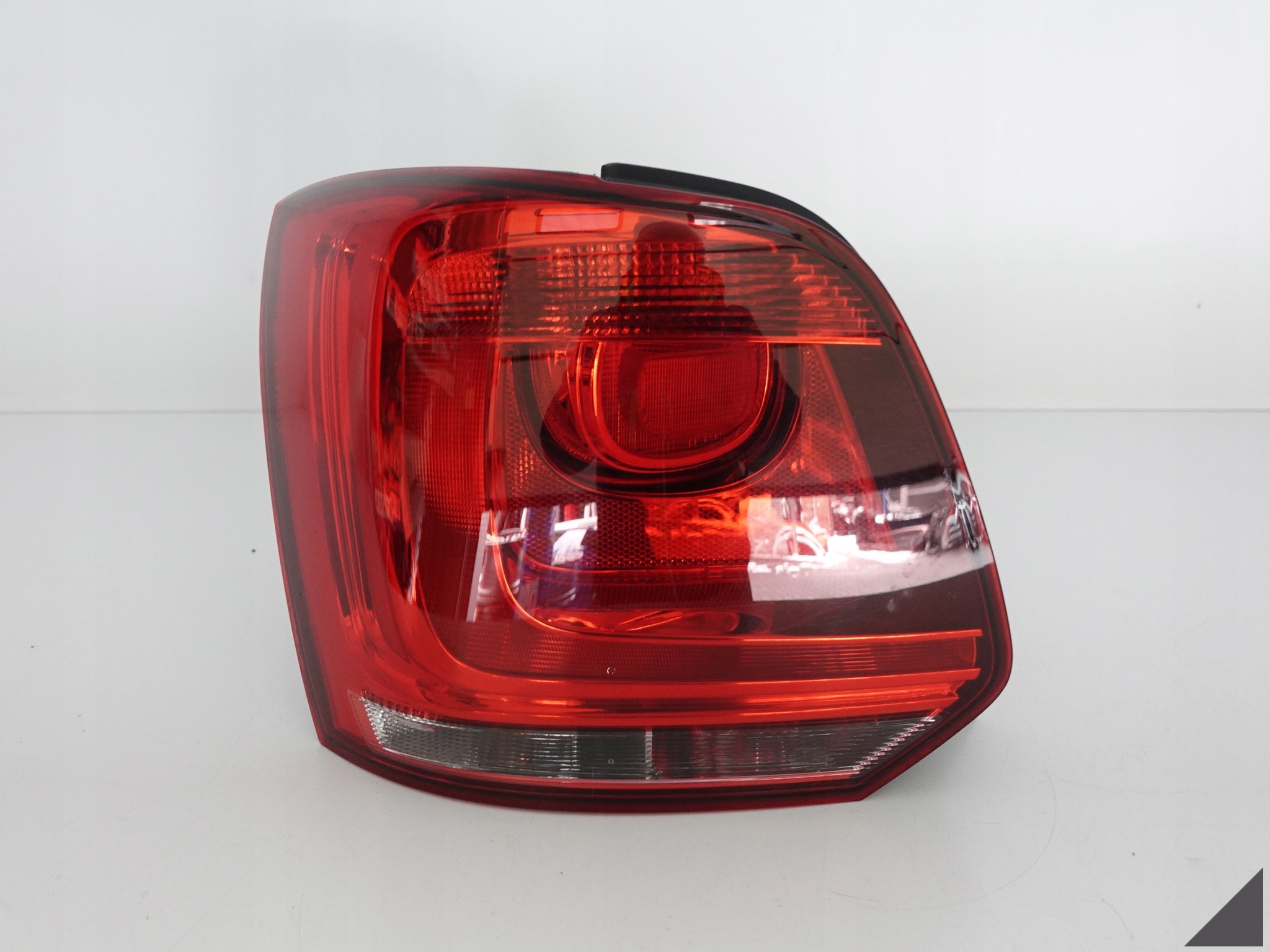 VW POLO V 5 6R0 09-14 LAMPA LEWA TYŁ EUROPA VW POLO V 5 6R0 09-14 LAMPA LEWA TYŁ EUROPA