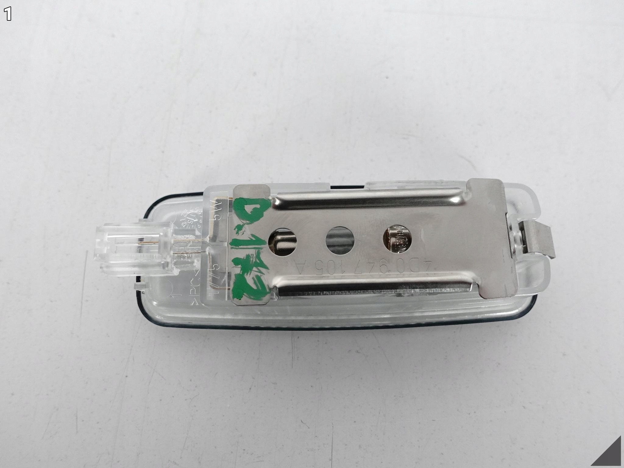 AUDI A6 S6 4G0 A7 S7 4G8 A4 S4 8K0 A3 S3 8V0 LAMPKA PODSUFITKI 4E0947105 AUDI A6 S6 4G0 A7 S7 4G8 A4 S4 8K0 A3 S3 8V0 LAMPKA PODSUFITKI 4E0947105 - obrazek 2
