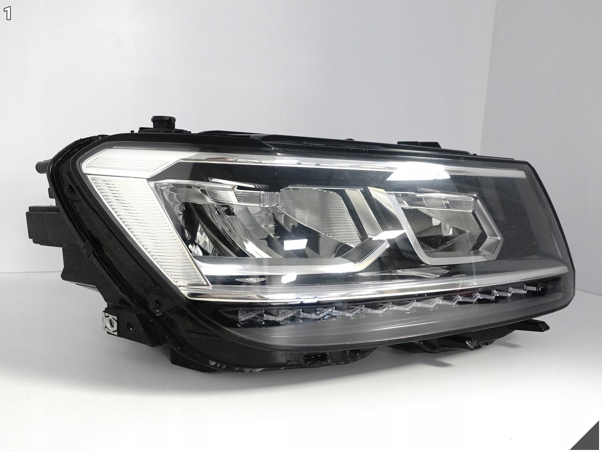 VW TIGUAN II 2 5NB 15-20 LAMPA FULL LED PRAWA PRZÓD EUROPA 5NB941036D VW TIGUAN II 2 5NB 15-20 LAMPA FULL LED PRAWA PRZÓD EUROPA 5NB941036D - obrazek 2