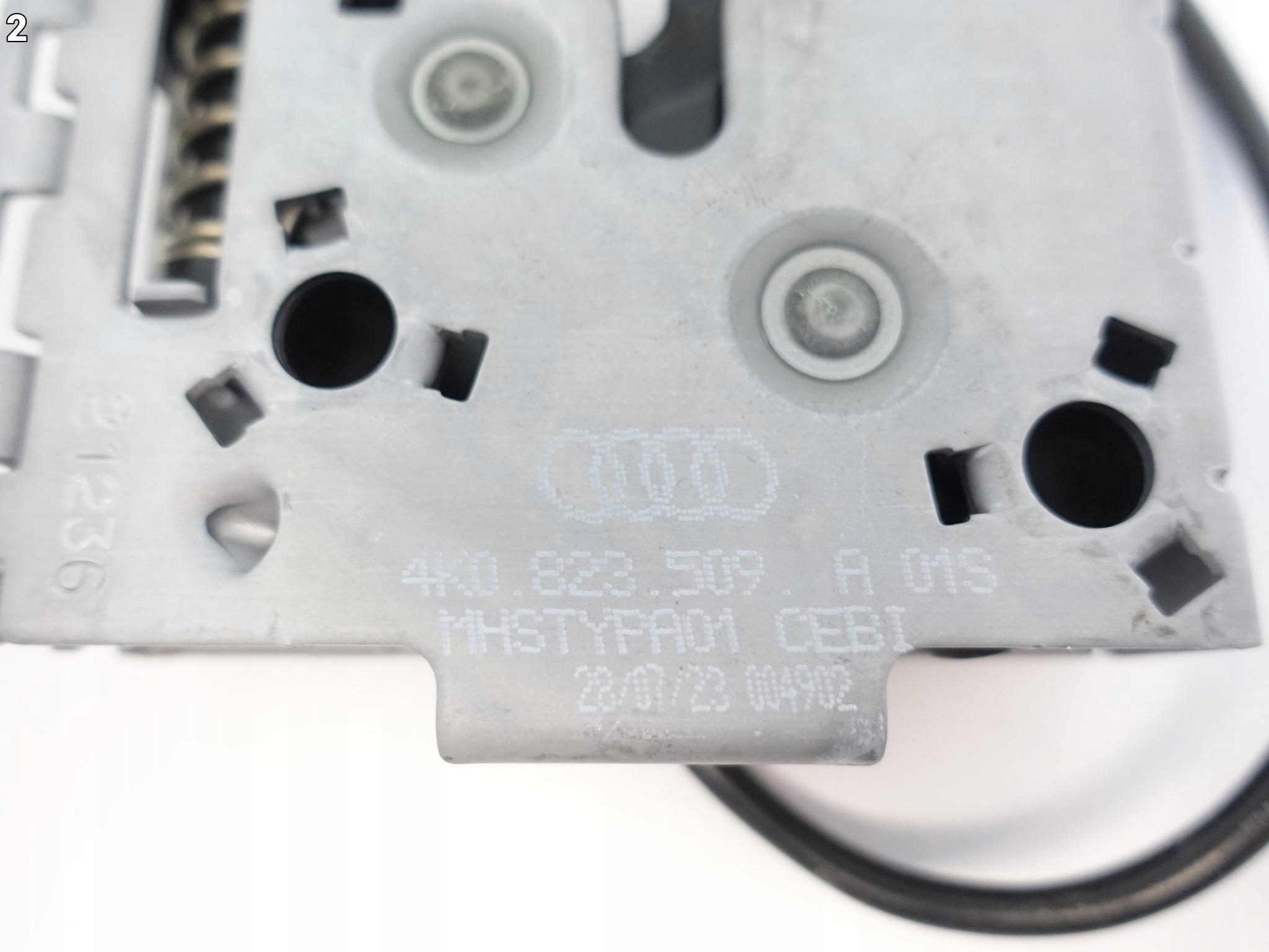 AUDI A6 S6 4K0 A7 S7 4K8 VW GOLF VIII 5H0 ZAMEK MASKI NOWY ORYGINALNY L=R AUDI A6 S6 4K0 A7 S7 4K8 VW GOLF VIII 5H0 ZAMEK MASKI NOWY ORYGINALNY L=R - obrazek 3