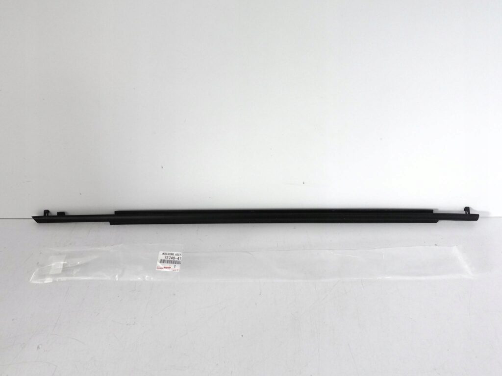 TOYOTA PRIUS III XW30 09-15 LIFT LISTWA ZGARNIAJĄCA SZYBY DRZWI LEWA TYŁ TOYOTA PRIUS III XW30 09-15 LIFT LISTWA ZGARNIAJĄCA SZYBY DRZWI LEWA TYŁ