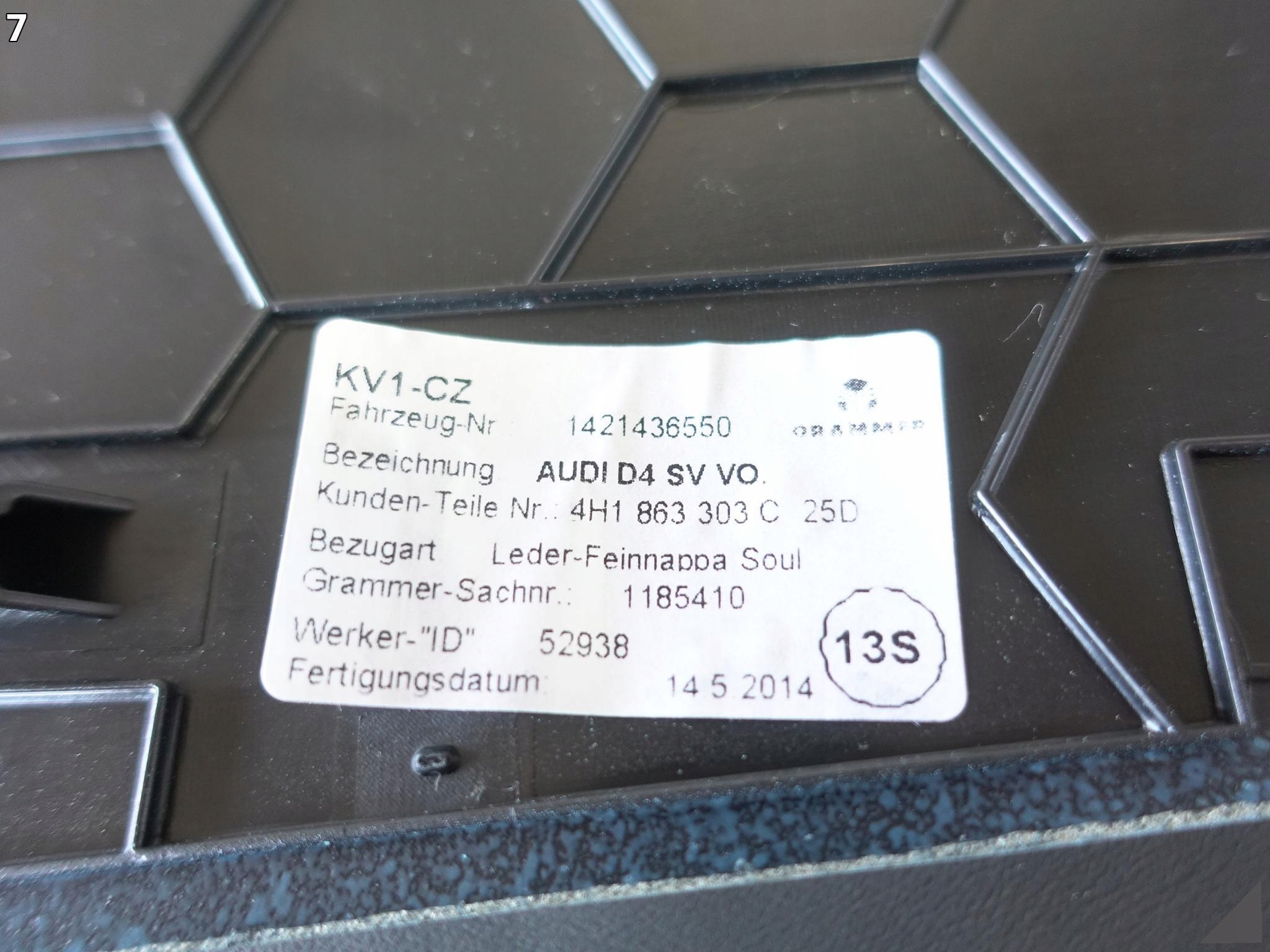 AUDI A8 S8 4H1 D4 LIFT 09-17 LEWA OSŁONA TUNELU ŚRODKOWEGO DEKOR SKÓRA 25D AUDI A8 S8 4H1 D4 LIFT 09-17 LEWA OSŁONA TUNELU ŚRODKOWEGO DEKOR SKÓRA 25D - obrazek 8