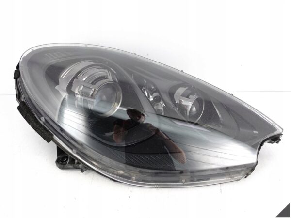 PORSCHE MACAN 95B 13-18 TURBO / GTS LAMPA XENON EXKL PRAWA PRZÓD EU CZARNA PORSCHE MACAN 95B 13-18 TURBO / GTS LAMPA XENON EXKL PRAWA PRZÓD EU CZARNA