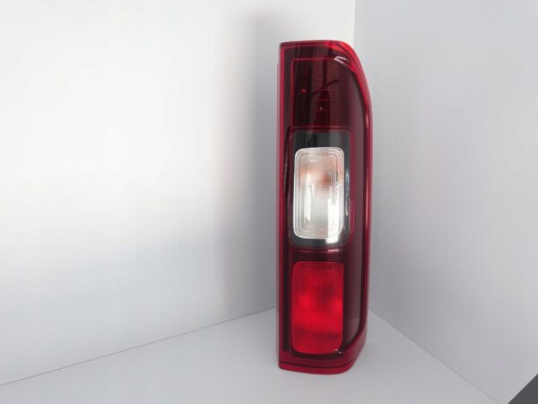 TRAFIC III VIVARO B TALENTO 14- NV300 LAMPA PRAWA