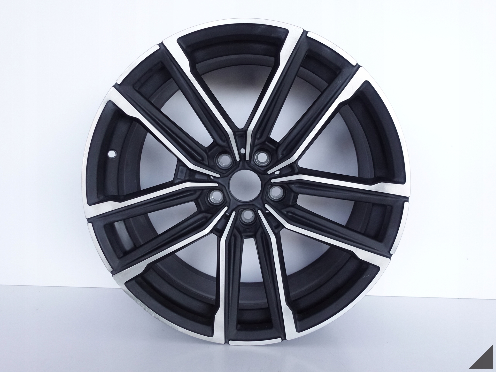 BMW G20 G21 G22 G23 G26 M-PAKIET 8JX19 ET27 FELGA BMW G20 G21 G22 G23 G26 M-PAKIET 8JX19 ET27 FELGA