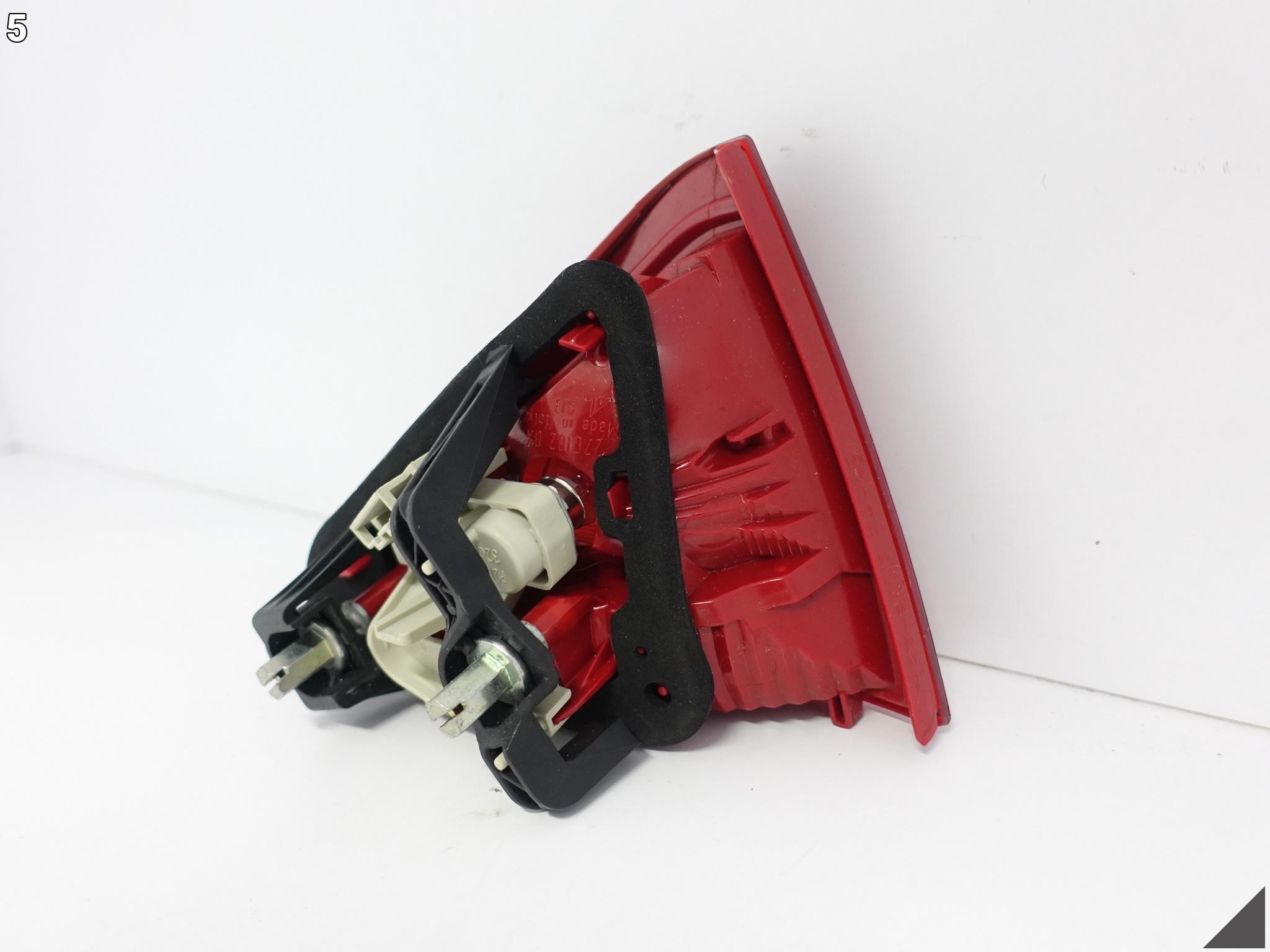 AUDI A5 S5 RS5 8T0 07-11 LAMPA W KLAPE BAGAŻNIKA PRAWA TYŁ ZWYKŁA 8T0945094 AUDI A5 S5 RS5 8T0 07-11 LAMPA W KLAPE BAGAŻNIKA PRAWA TYŁ ZWYKŁA 8T0945094 - obrazek 6