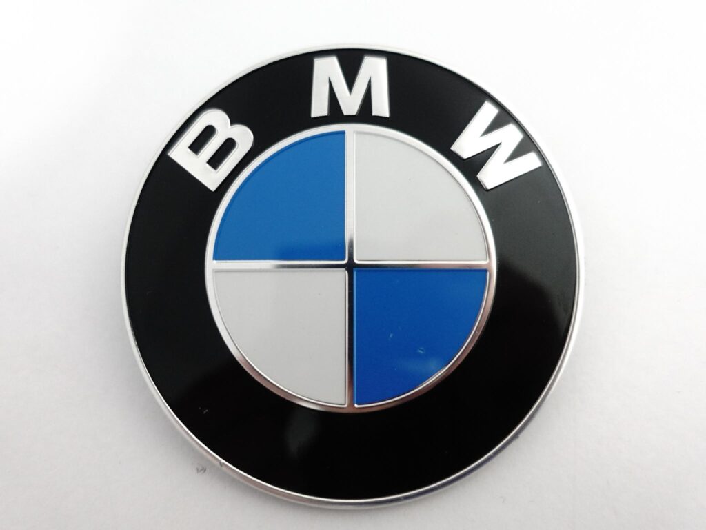 BMW M3 F80 M4 F83 M2 F87 2 F46 F45 4 F36 F33 F32 EMBLEMAT KLAPY BAGAŻNIKA BMW M3 F80 M4 F83 M2 F87 2 F46 F45 4 F36 F33 F32 EMBLEMAT KLAPY BAGAŻNIKA