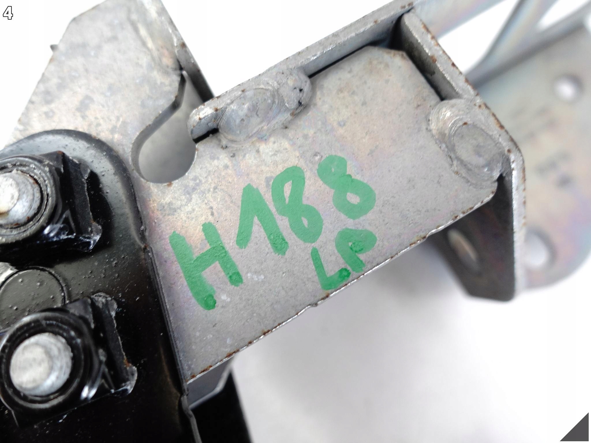 AUDI A8 S8 4H0 D4 09-17 WSPORNIK MOCOWANIE WÓZKA SANEK BELKI LEWY PRZÓD AUDI A8 S8 4H0 D4 09-17 WSPORNIK MOCOWANIE WÓZKA SANEK BELKI LEWY PRZÓD - obrazek 5