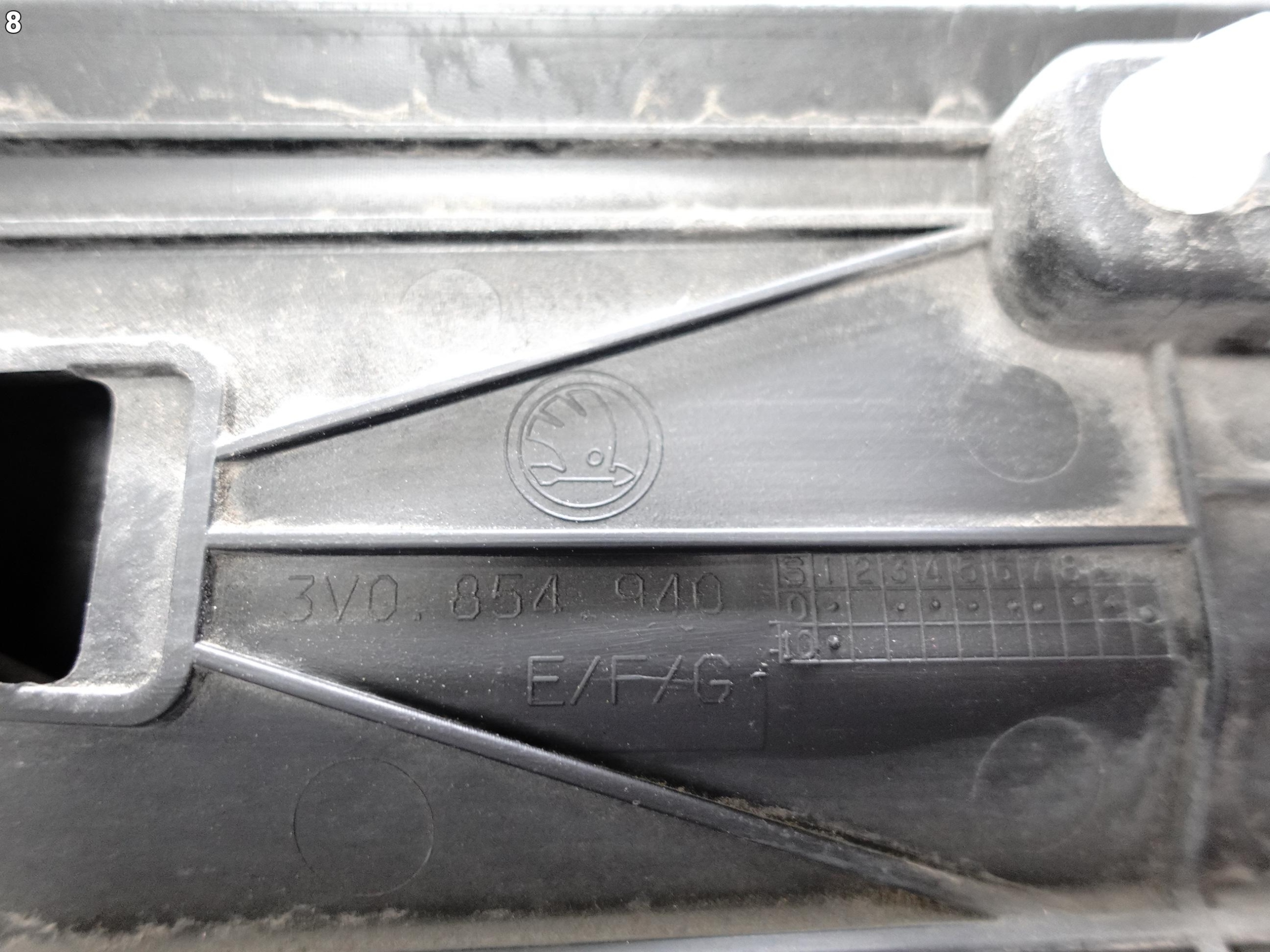 SKODA SUPERB III 3V0 15-23 LISTWA DRZWI PRZEDNICH PRAWA SKODA SUPERB III 3V0 15-23 LISTWA DRZWI PRZEDNICH PRAWA - obrazek 9