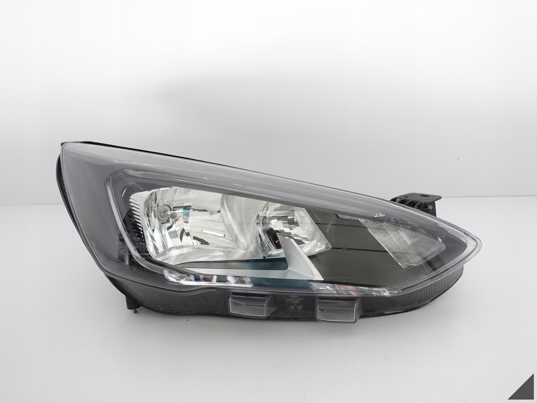 FORD FOCUS IV MK4 18- LAMPA ZWYKŁA+LED PRAWA EU FORD FOCUS IV MK4 18- LAMPA ZWYKŁA+LED PRAWA EU