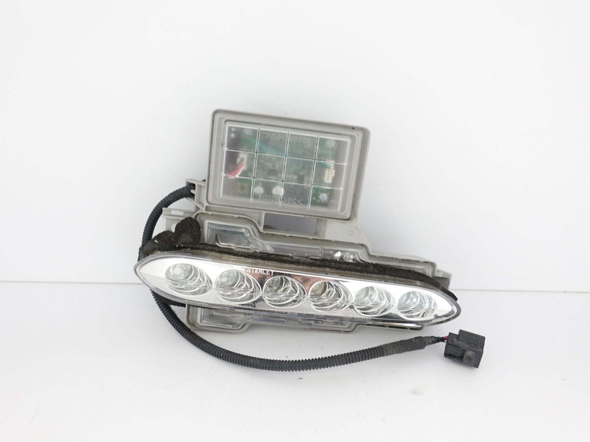 NISSAN GT-R GTR LIFT 12-16 HALOGEN LED DRL PRAWY W ZDERZAK PRZÓD NISSAN GT-R GTR LIFT 12-16 HALOGEN LED DRL PRAWY W ZDERZAK PRZÓD