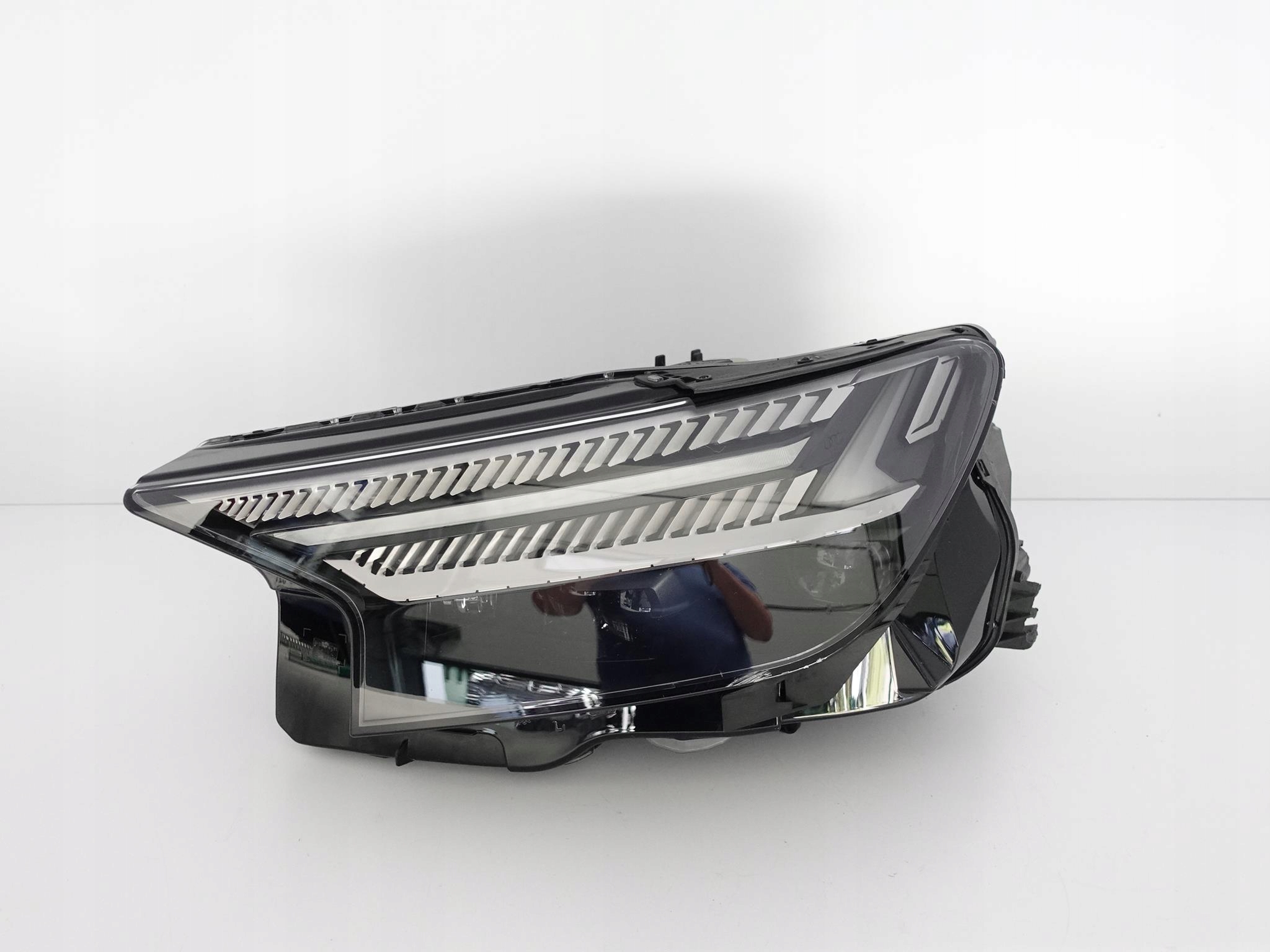 AUDI Q4 E-TRON MATRIX FULL LED 21- LAMPA LEWA EU AUDI Q4 E-TRON MATRIX FULL LED 21- LAMPA LEWA EU