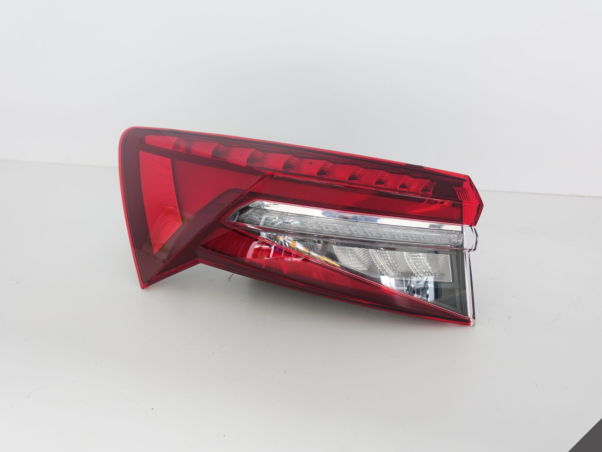 SKODA KODIAQ GT COUPE LAMPA LED CRYSTAL LIGHTING L SKODA KODIAQ GT COUPE LAMPA LED CRYSTAL LIGHTING L - obrazek 3