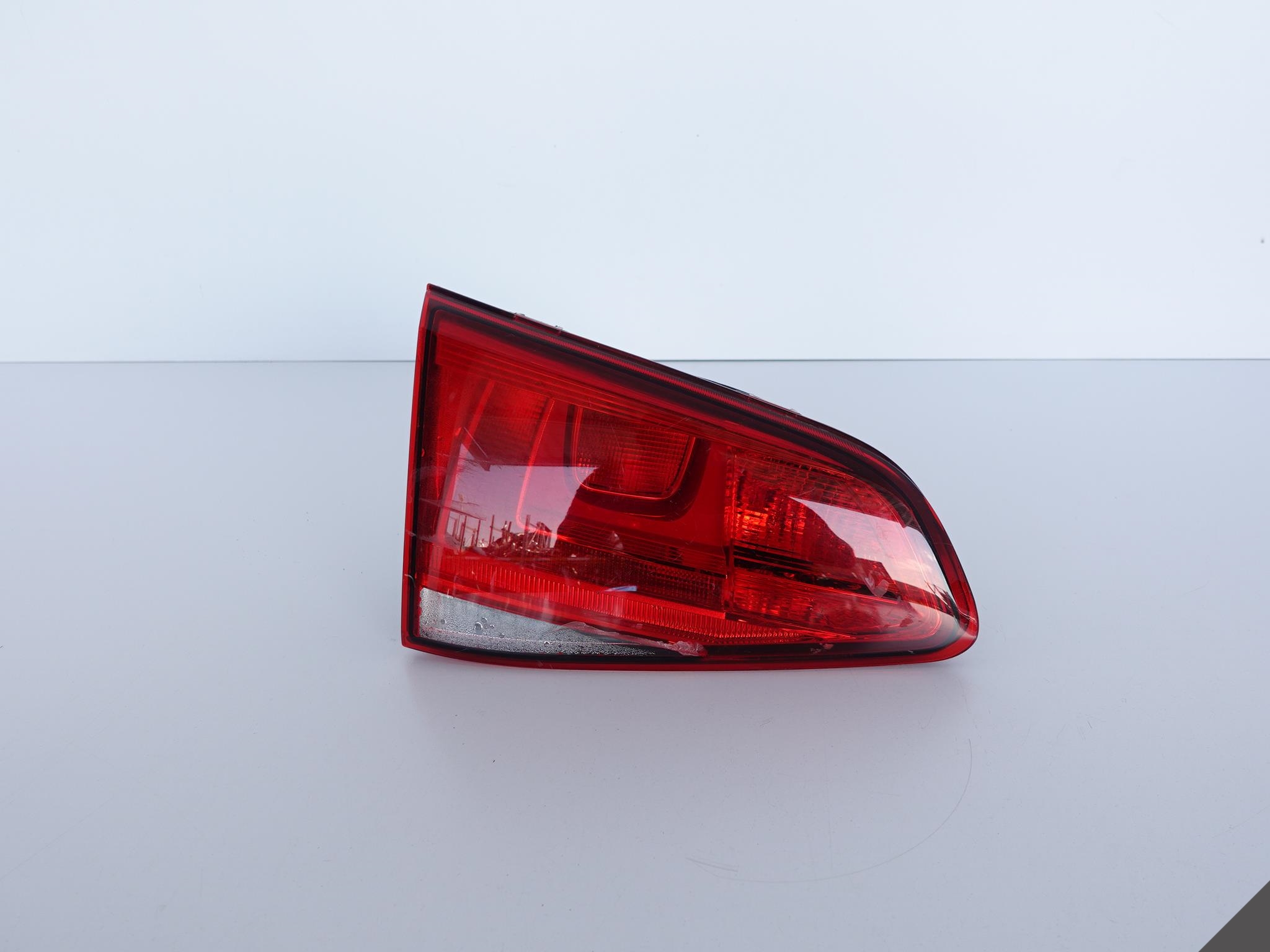 VW GOLF VII 7 5G0 12-16 LAMPA KLAPA LEWA TYŁ VW GOLF VII 7 5G0 12-16 LAMPA KLAPA LEWA TYŁ