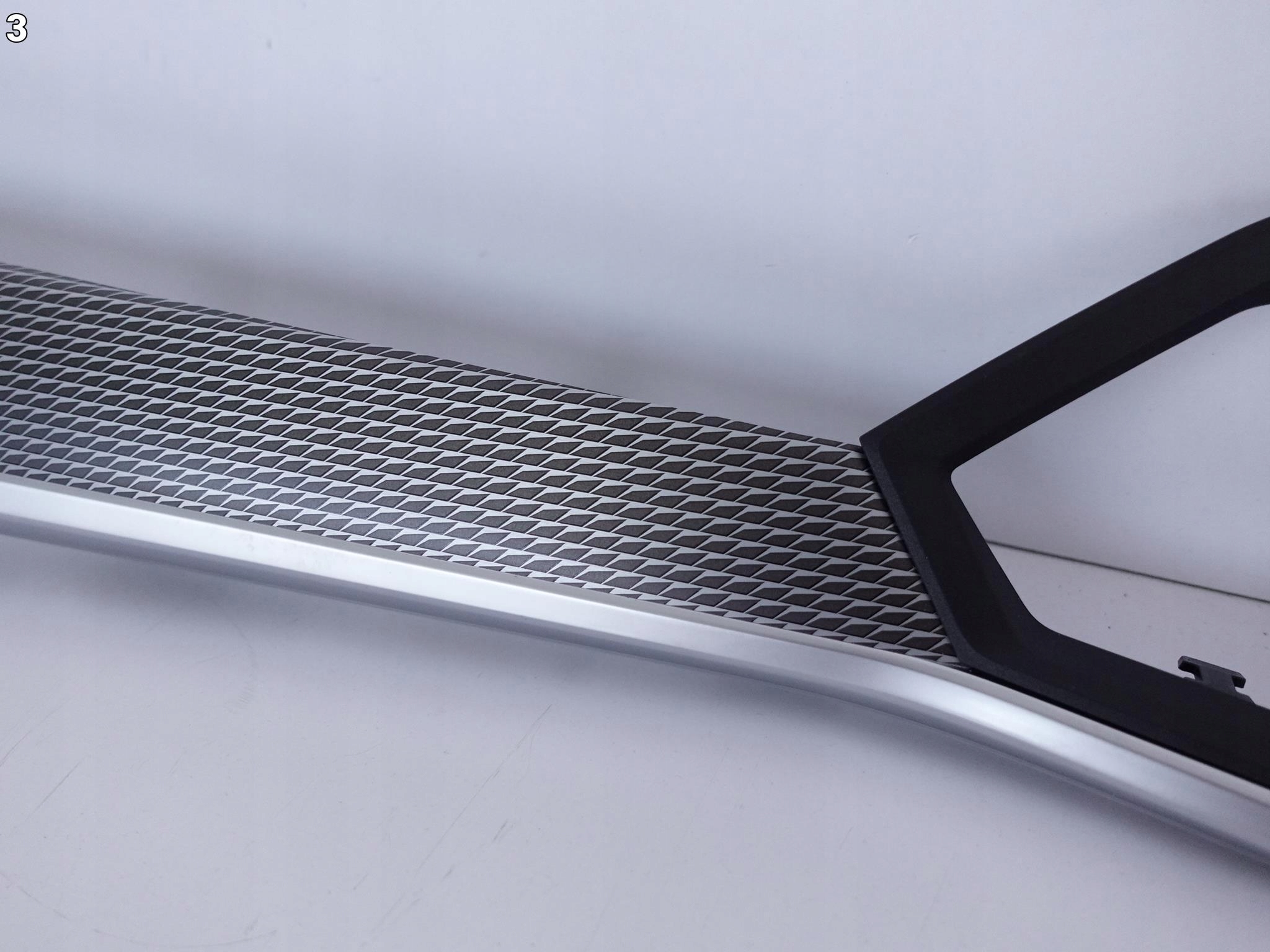 BMW 3 G20 G21 LISTWA DEKOR ALU TETRAGON AMBIENT BMW 3 G20 G21 LISTWA DEKOR ALU TETRAGON AMBIENT - obrazek 4