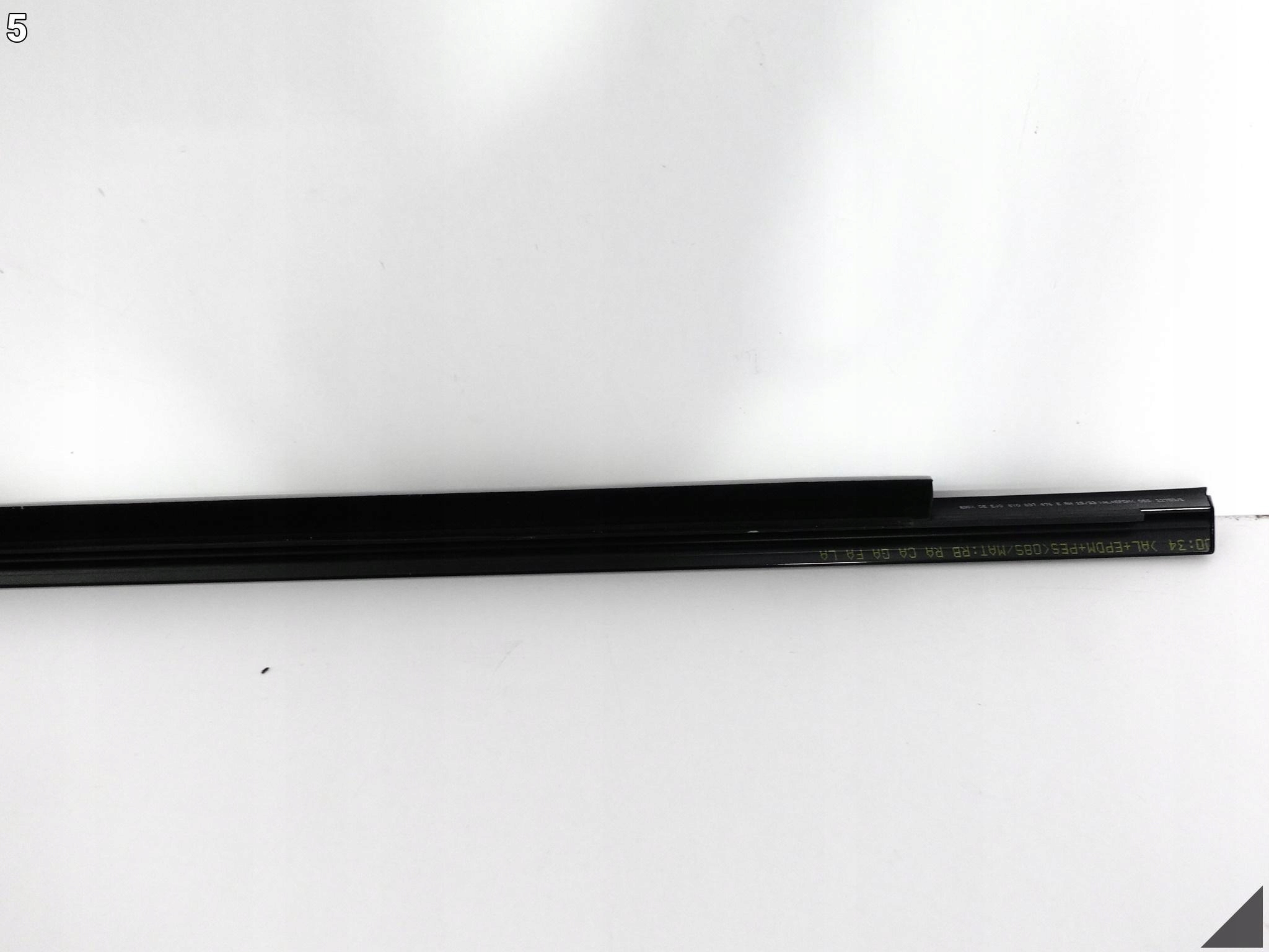 AUDI A3 S3 RS3 8Y0 20- LISTWA ZGARNIAJĄCA SZYBY PRAWA PRZÓD 8Y0837476E T94 AUDI A3 S3 RS3 8Y0 20- LISTWA ZGARNIAJĄCA SZYBY PRAWA PRZÓD 8Y0837476E T94 - obrazek 6